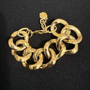 Elegant Gold Chain Bracelet
